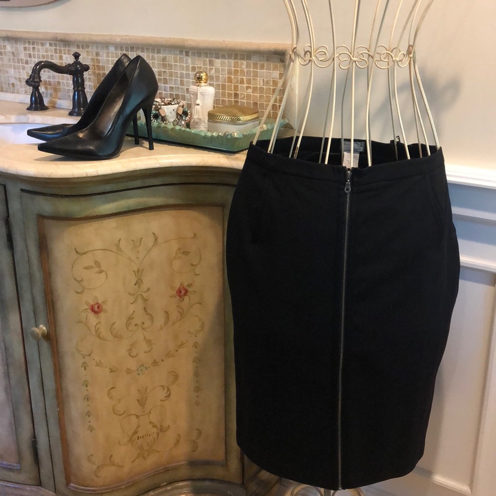 Hannah and Gracie zip front pencil skirt